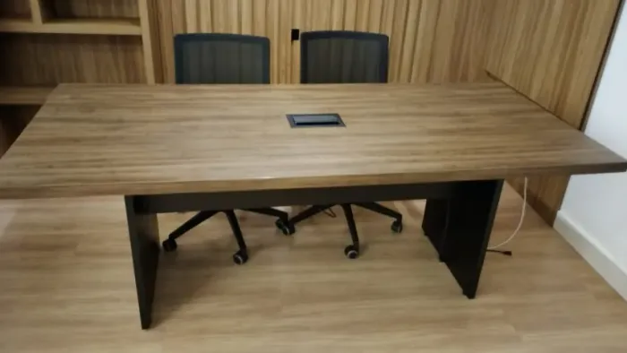 Mesa de Reunião /Treinamentos com Cadeiras