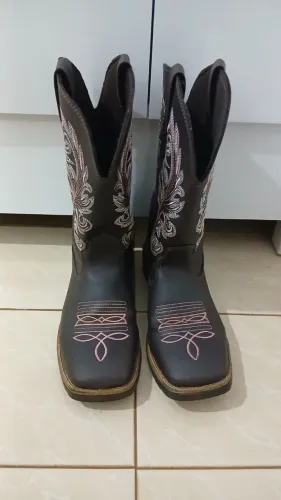 Bota Cowgirl Feminina Bordada Cano Médio Country Confortável