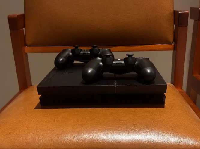 PS4 fat +2 controles