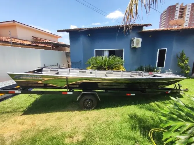 Barco seminovo 6m - usado menos de 5x
