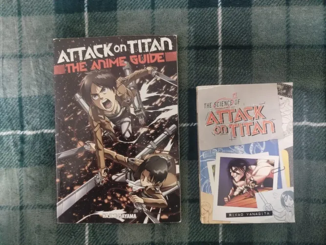 Kit Attack on Titan - databooks em inglês - Kodansha (usado)