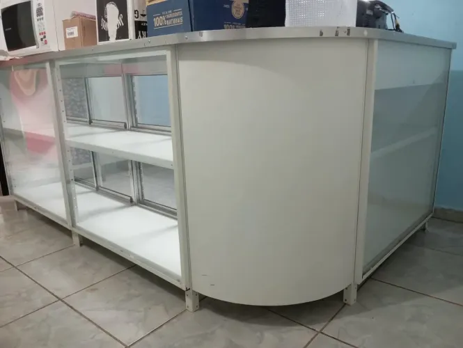 Balcao pra comércio semi novo 50 profundidade 98 altura 2,20 mts largura 