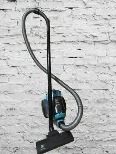 Aspirador de Pó sem Saco 1300W Smart Electrolux com Filtro HEPA
