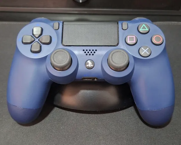 Controle Sem Fio Sony DualShock 4 na cor Midnight Blue