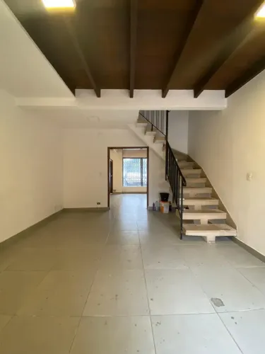 Sobrado para aluguel tem 160 metros quadrados com 3 quartos em Cambuci - São Paulo - SP