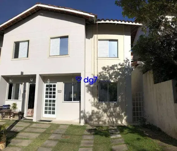 Condomínio Porto Seguro Granja Viana, com 3 dormitórios e 2 vagas!