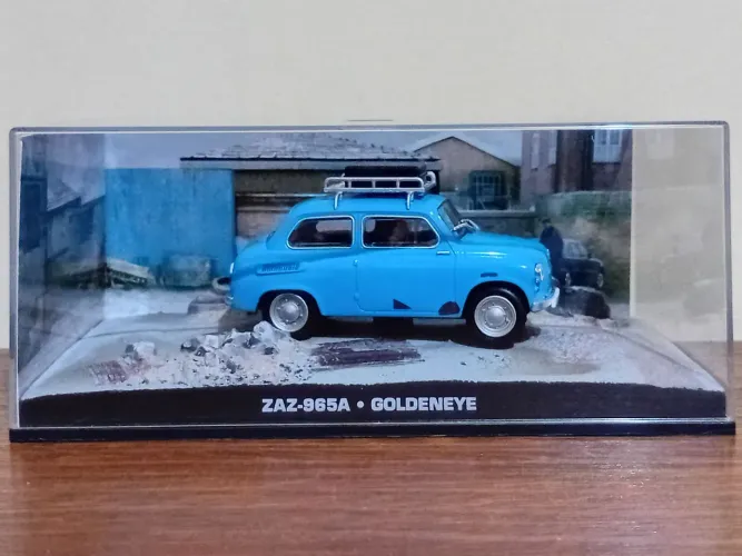 Miniatura Oficial Carro James Bond ZAZ-965A 007 Contra GoldenEye Panini GE Fabbri