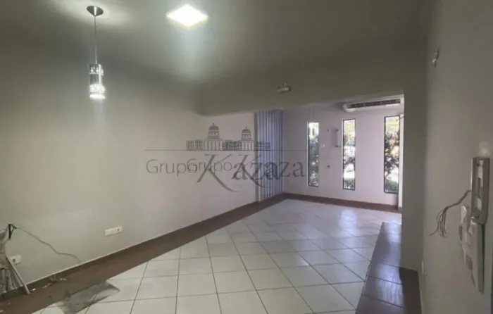 Oportunidade - Casa Comercial - Centro - Jacareí - 3 Dormitórios - 109,14m².