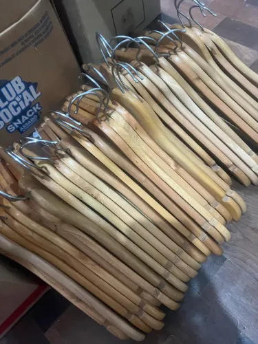 33 Cabides de madeira 