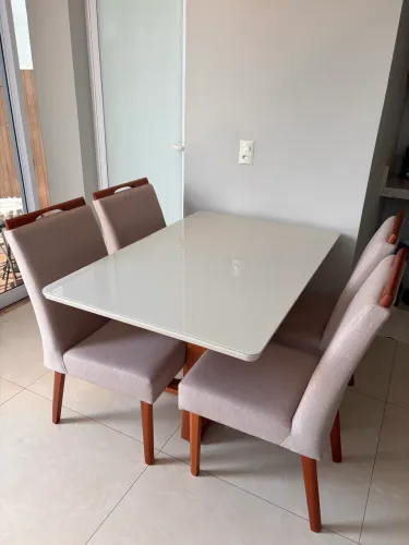 Mesa 1,20 m x 90 cm + 4 cadeiras lindas!!!
