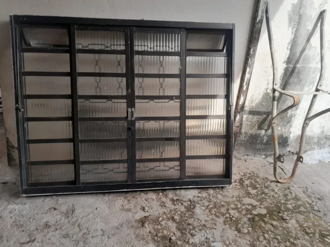 Janela medindo 1,50 X 1,20