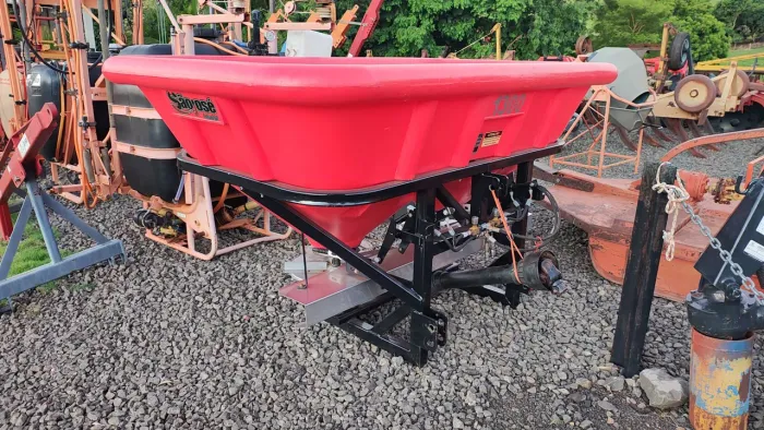 Adubadeira 1300 kg trator 