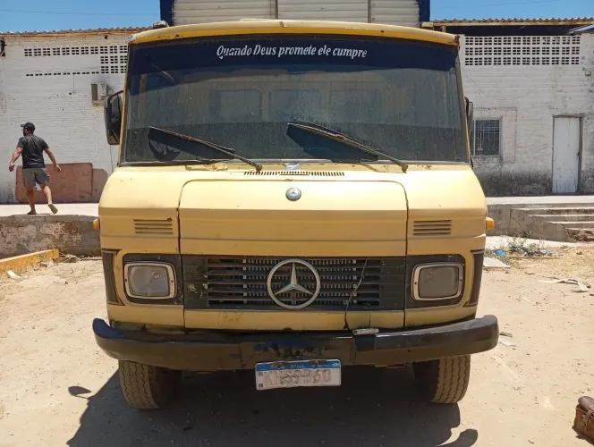 Caminhão Mercedes bens 608 baú 3/4 ano 79 em serra talhada