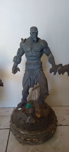 Kratos god of war estatueta em resina 45cm