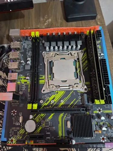 Kit Xeon x99+e5 2680 v4+2 memorias de 8gb ddr4 UDIMM