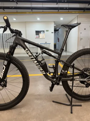 Specialized Epic Expert M/17 Diversos upgrades e impecável