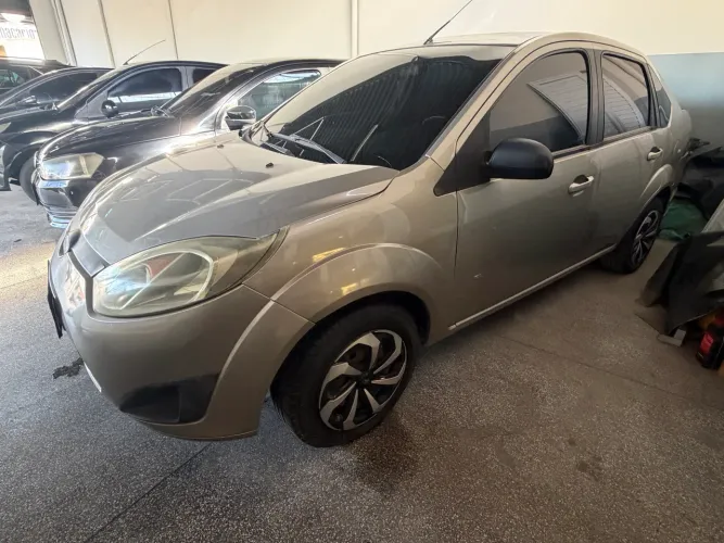 Ford Fiesta Sedan SE 1.6 8V Flex 4P 2014