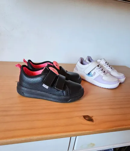2 pares de tênis Infantil para menina.