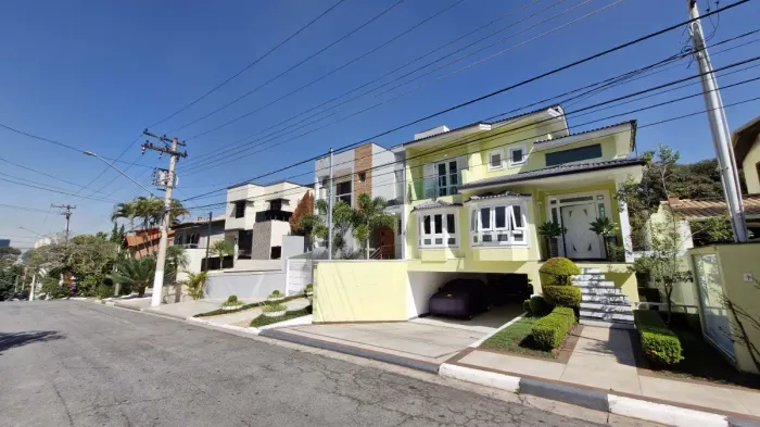 Casa no condomínio Portal Do Monte Alegre para venda com 3 quartos, sendo 1 suíte, 360m²