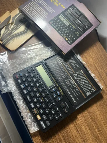 Calculadora Eletrônica Sharp com logo da FORD