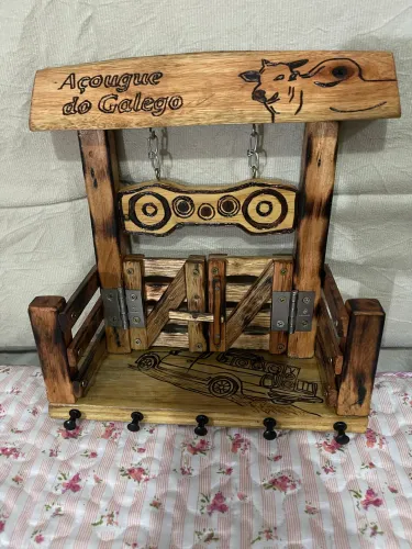 Porta Chaves Artesanal em Madeira Estilo Porteira de Fazenda - Rústico