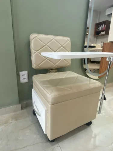 Cirandinha Cadeira manicure, confortável, nova nunca usada.