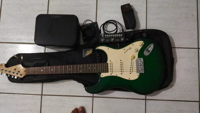 Guitarra tagima t635 + amplificado joyo s/fio + cube baby