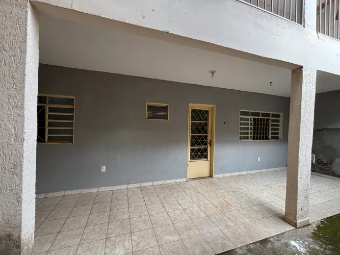 Casa 2 Quartos + Suíte + Garagem para 3 Carros no Setor Tradicional 