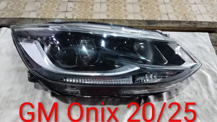 GM Onix / Farol direito GM Onix 20/25 original