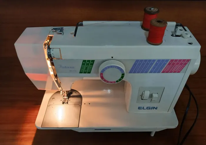 Maquina de costura Elgin