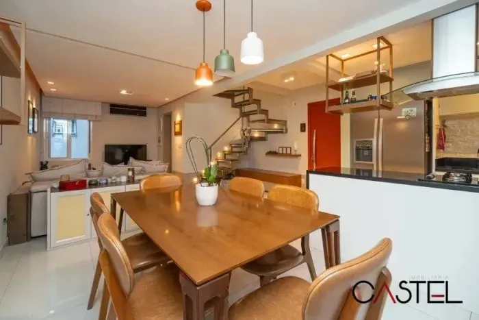 Venda de cobertura decorada de 2 quartos com suíte e vaga - BOM FIM