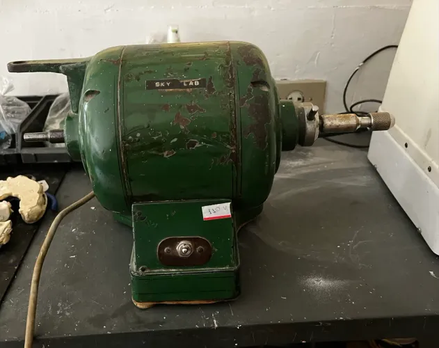 Torno de Polimento Protético 110v