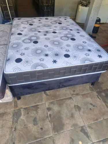 Cama bem conservada casal padrão 1.38x1.88 Box e colchão de molas ensacadas Topázio