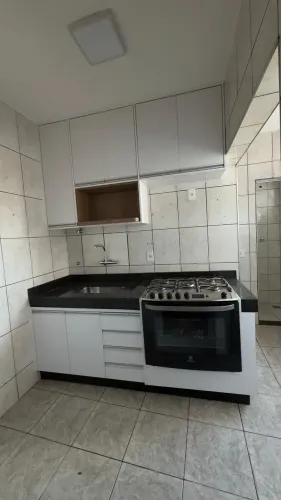 Apartamento com dois quartos, 01 vaga no Barreiro, localização excelente !