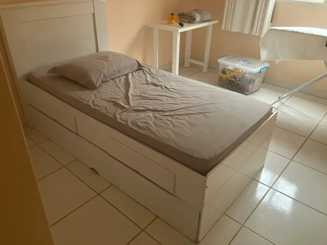 Cama dupla de solteiro 