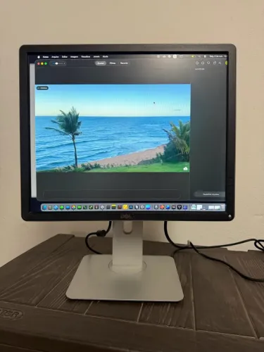 Monitor Dell P1914S 19poleg VGA DVI DisplayPort com base