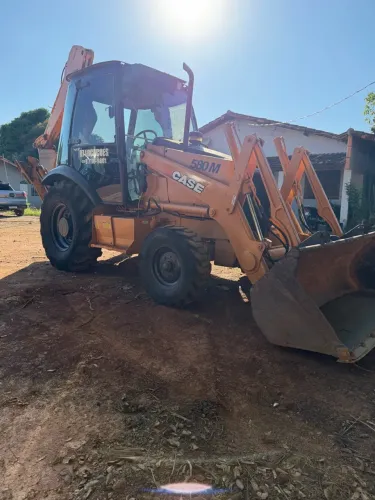 Retroescavadeira case 580M 