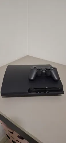 PS3 SLIM D3SBL0QUEAD0. Com 2 controles todo limpo e higienizado 