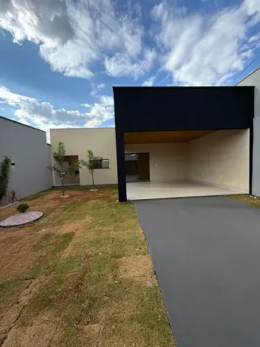 Casa 3/4 com suite - Sozinha no lote com Piscina
