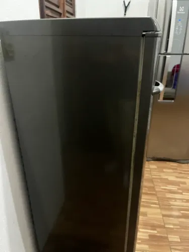 Geladeira Electrolux 1 Porta (Grafite/Preta) - Para Conserto ou Retirada de Peças