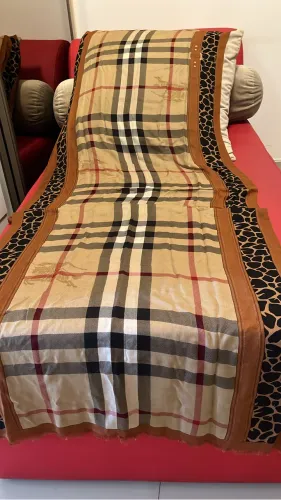 Lenço / Echarpe Burberry Original Nova Check com Detalhe Animal Print