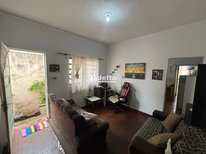 Casas estilo colônia disponível para venda no bairro Bom Jesus em Uberlândia MG