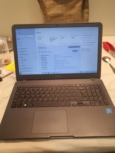 Notebook Samsung Celeron zeradinho bateria boa!