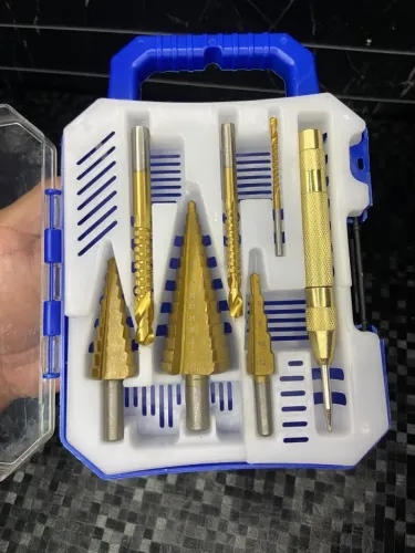 CONJUNTO DE 7 PEÇAS BROCA ESCALONADA COM MALETA