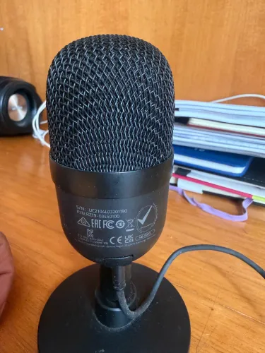 Microfone Razer com condensador