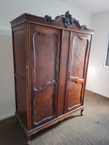 Guarda Roupa Antigo
