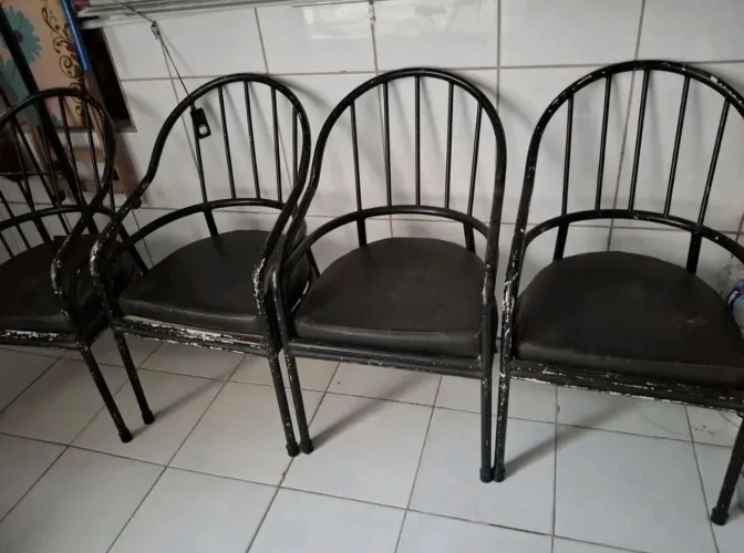 Cadeiras tubular 99 reais ( cada )