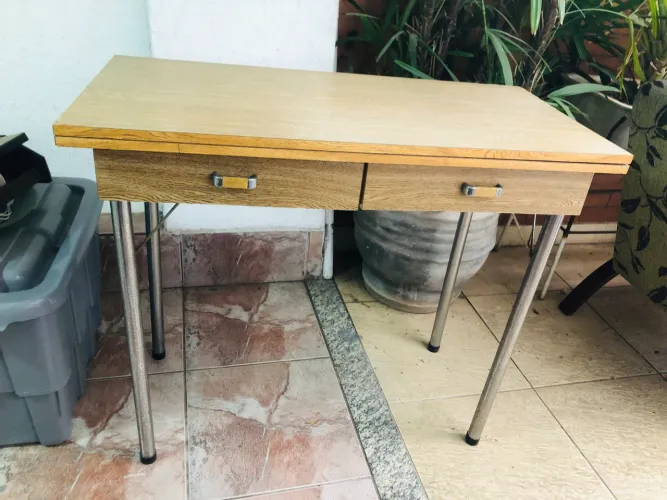 Mesa escrivaninha Vintage 2 Gavetas Pés de Metal Cromado- Retrô