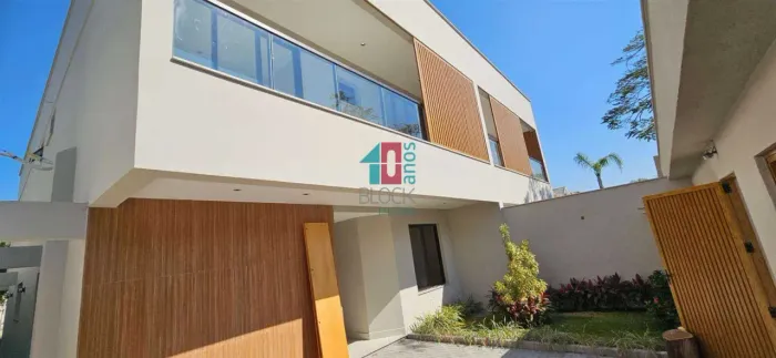 Barra da Tijuca | Casa de Condomínio 5 quartos, sendo 4 suites
