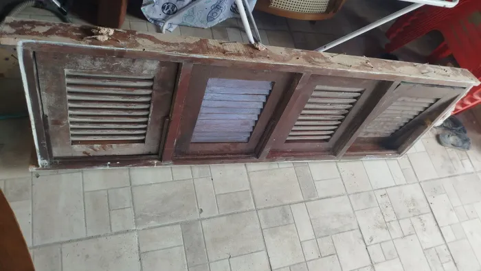 Janela de frisos, Madeira Maciça "Veneziana" - Estilo Colonial